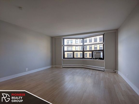 2nd image of 445 W Wellington Ave #W445-12a