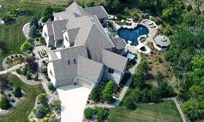 3rd image of 2496 Commons Blvd