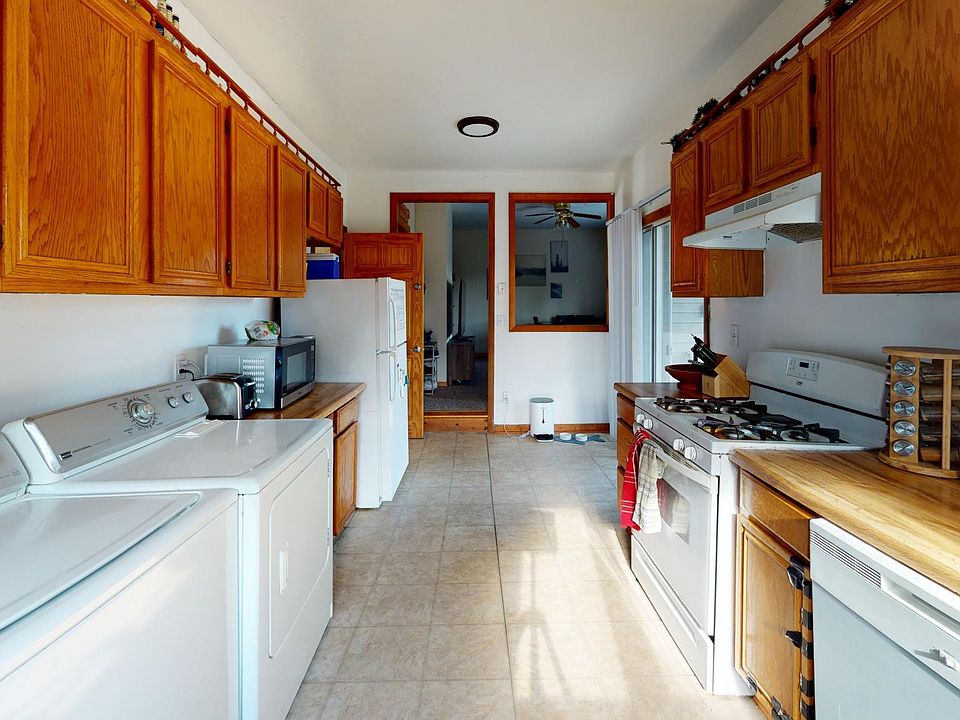 1st image of 395 Lexington St #2A