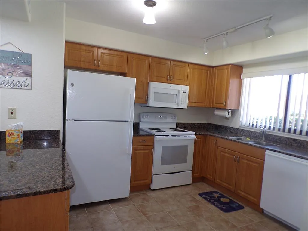 2 bed, 2.0 bath, 1023 sqft, $1,425 — Photo 2