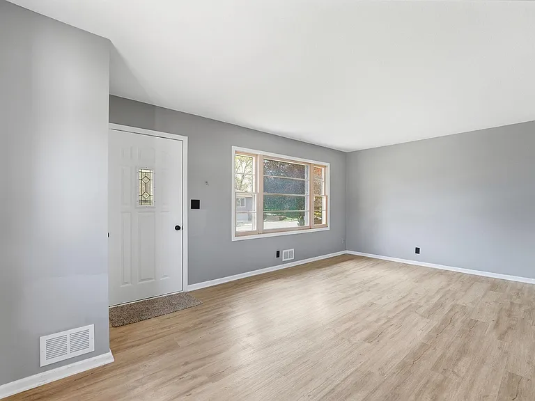 1697 Rose Pl — Photo 5