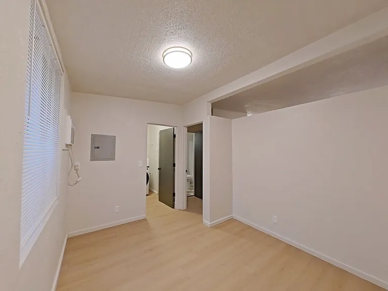 University Manor - Newly Renovated Units just a short walk from Campus! — Photo 13