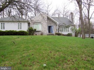 6 Mountain View Ct, Ewing, NJ 08628
