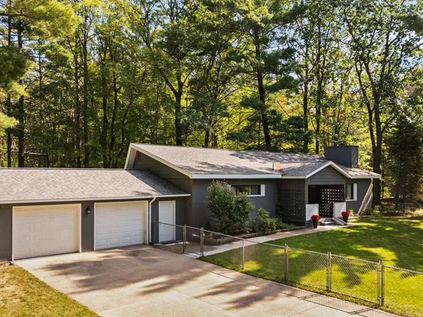 11216 Lake Shore Dr, Fife Lake, MI 49633