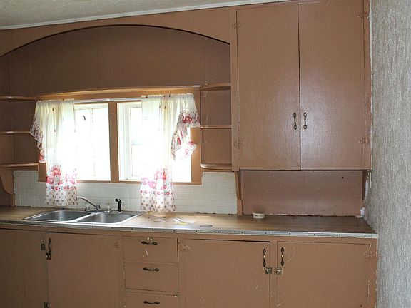3rd image of 1140 N Panther Ave
