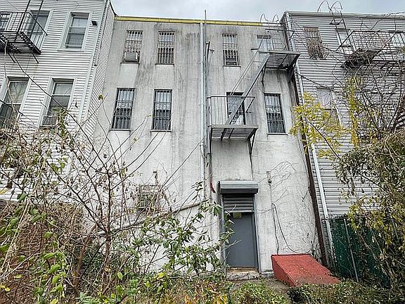 4th image of 1538 Gates Ave