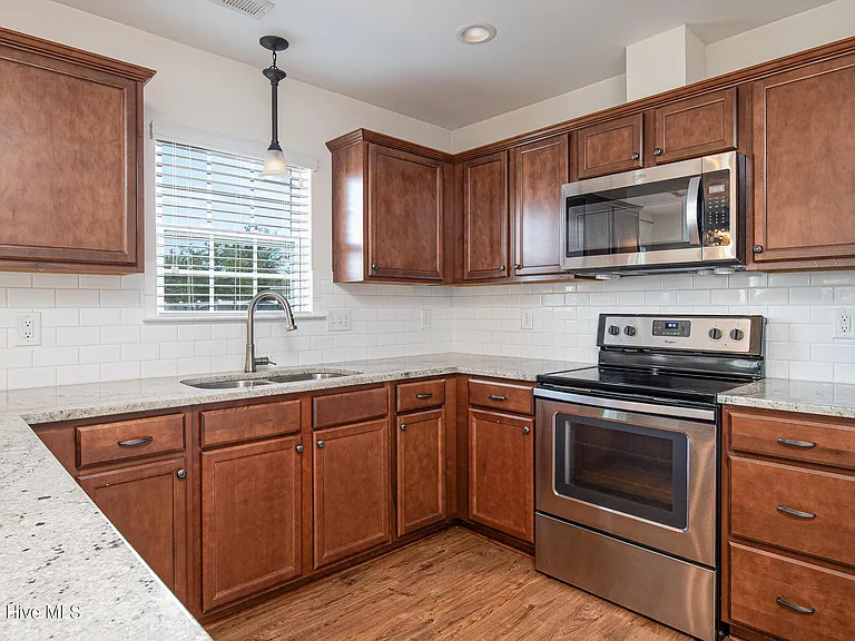 808 Jade Ln — Photo 21