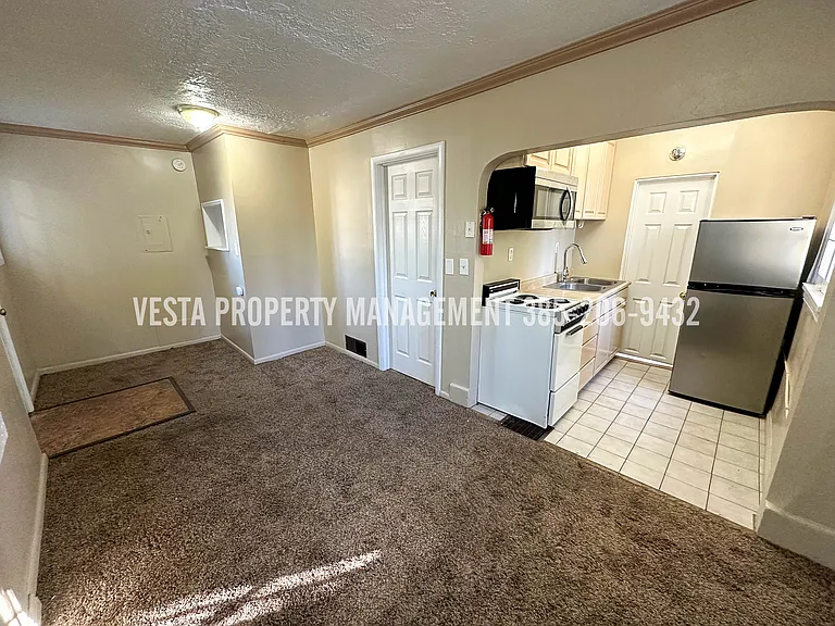 619 20th St #3 — Photo 8