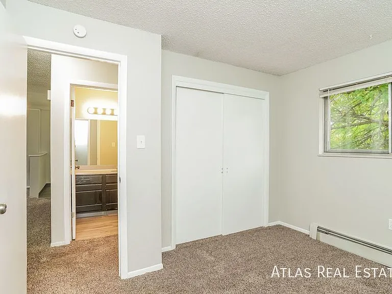 64 Newport Cir #4B — Photo 3