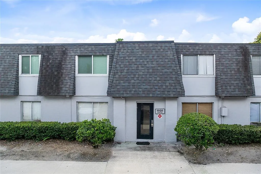 3 bed, 2.0 bath, 1302 sqft, $2,500 — Photo 1