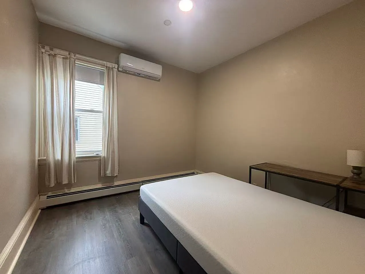 3 bed, 1140 sqft, $3,000 — Photo 2