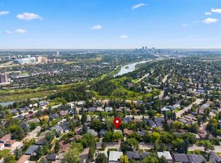 30 W Wimbledon Dr SW, Calgary, AB T3C 3J4