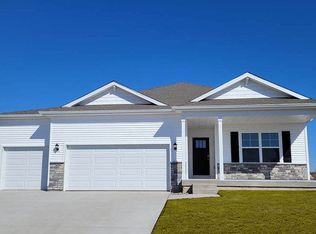 2705 Brook View Dr, Des Moines, IA 50317