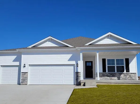 2705 Brook View Dr, Des Moines, IA 50317