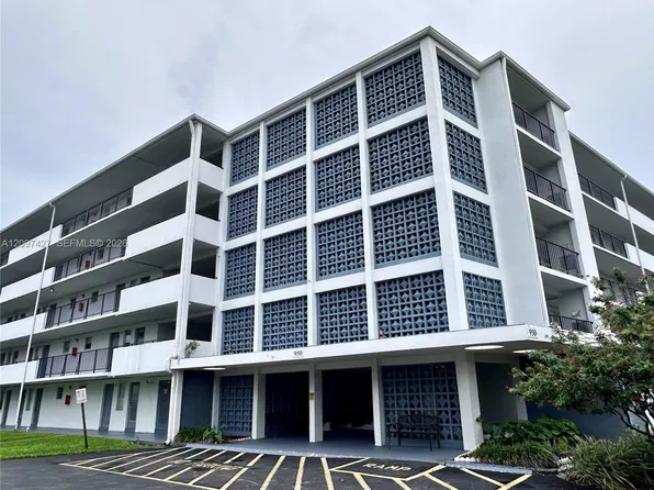 950 Hillcrest Dr, Hollywood, FL