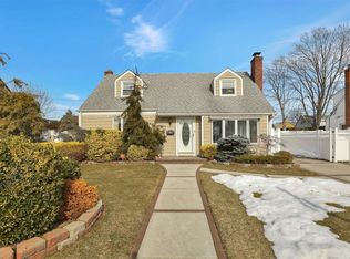 992 Windermere Rd, Franklin Square, NY 11010