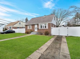 37 9th Street, Hicksville, NY 11801