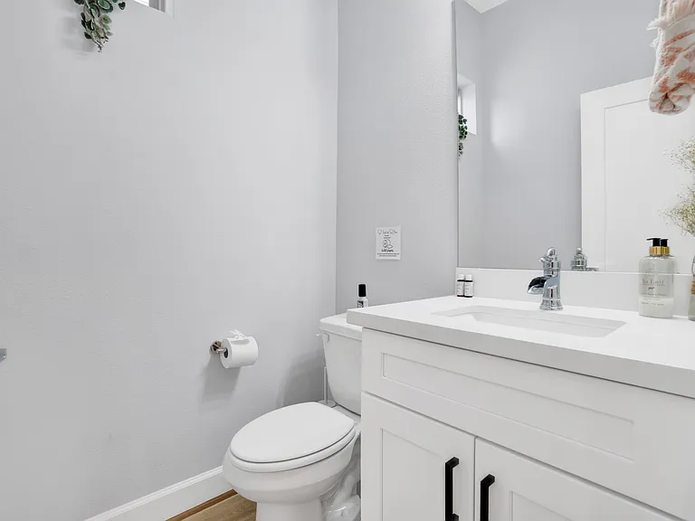 3310 Pease St — Photo 12