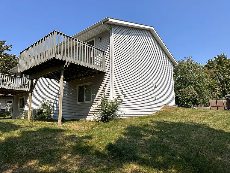 517 Bluebird Ct — Photo 2