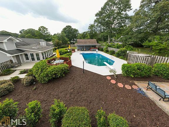 4th image of 105 Crestwood Ct