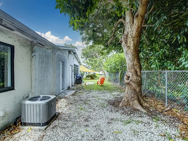 2155 NE 56th Ct — Photo 31
