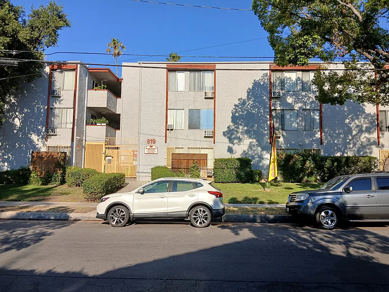Wright Avenue Apartments — Photo 4