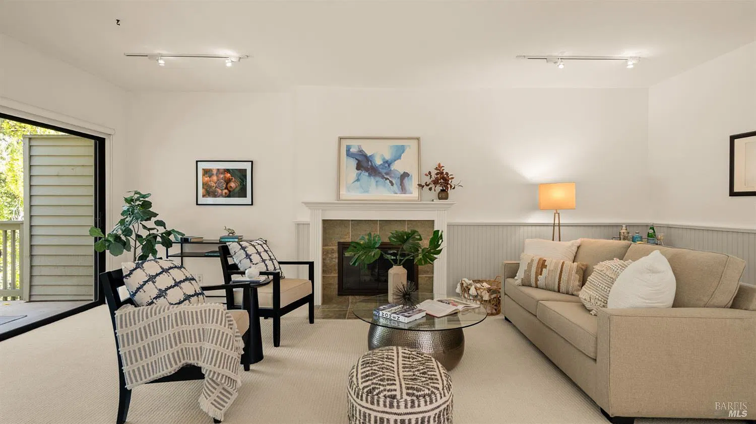 2 bed, 2.5 bath, 1400 sqft, $5,850 — Photo 3