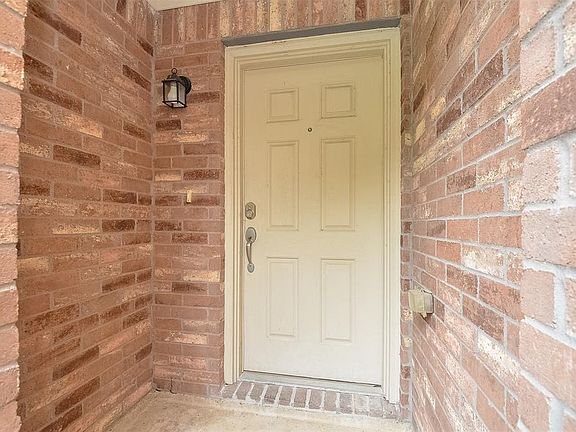4th image of 5027 Royal Cypress Dr