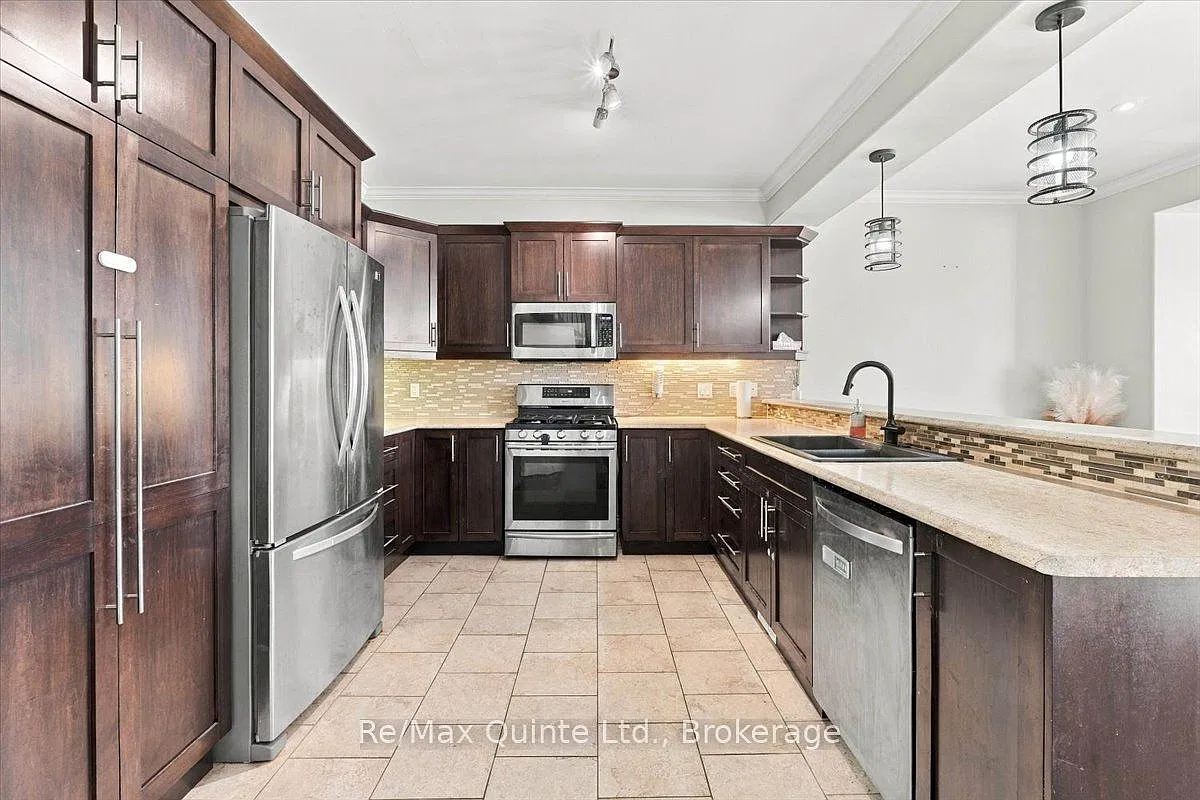 3 bed, $2,300 — Photo 3