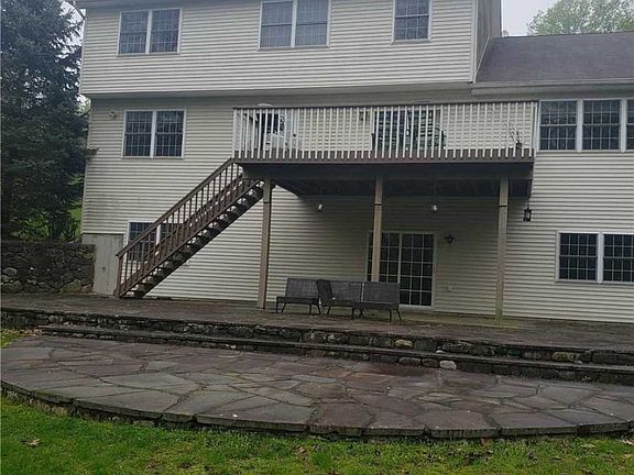 4th image of 11 Johnson Dr