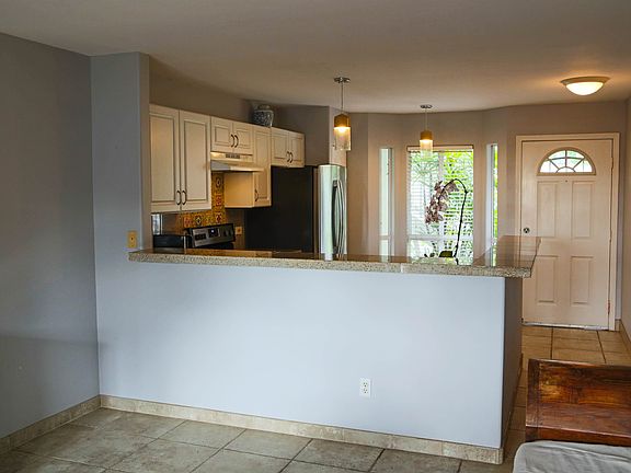 5th image of 75-6081 Alii Dr APT Dd 105