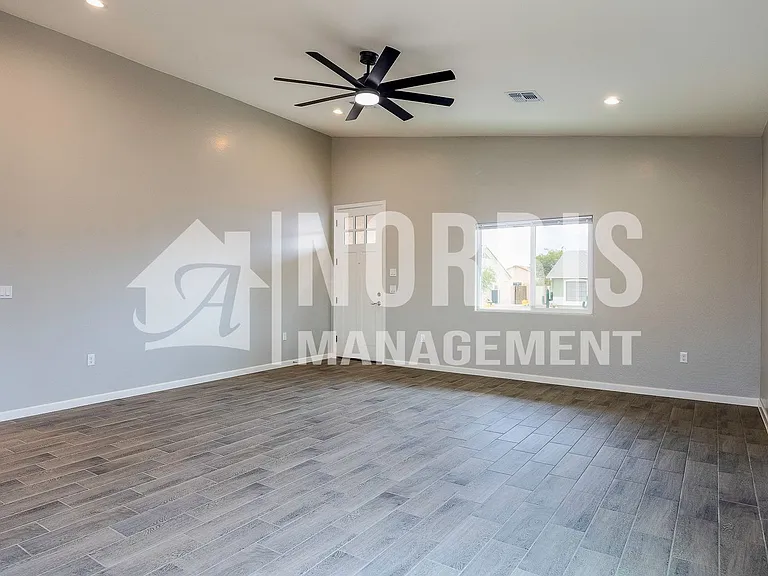 12532 W Delwood Dr — Photo 9