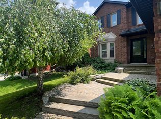 9 Chadburn Cres, Aurora, ON L4G 4T4