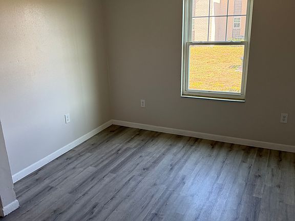 5th image of 836 Sky Lake Cir APT A