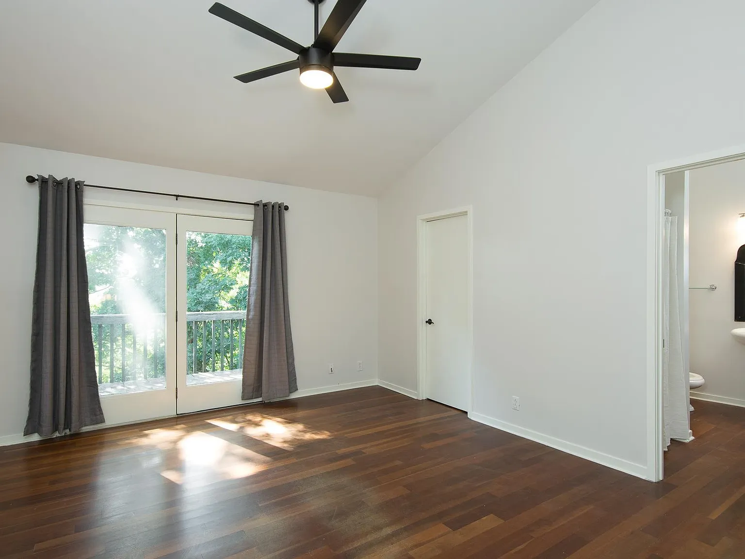 2 bed, 1784 sqft, $2,400 — Photo 4