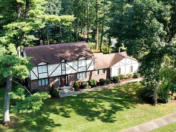 3rd image of 70 Canterbury Ln