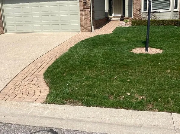 6589 Copper Creek Dr W, Washington, MI 48094