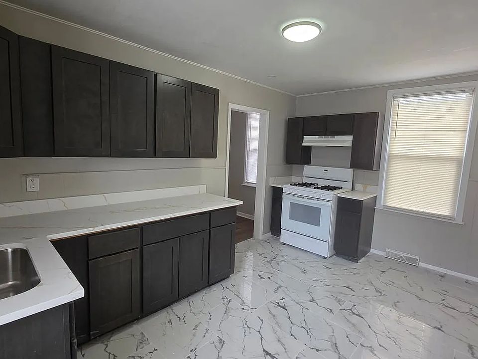1st image of 387 Blatchley Ave #2