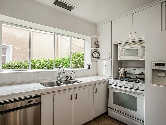 2nd image of 128 N Le Doux Rd