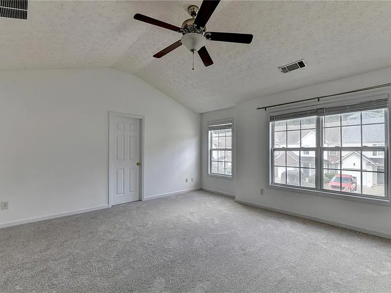 3067 Kentmere Dr — Photo 23