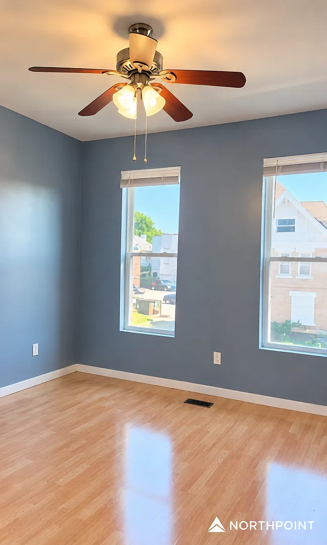 Charming 3 bed/2 bath Townhome with a private yard available for rent! — Photo 3