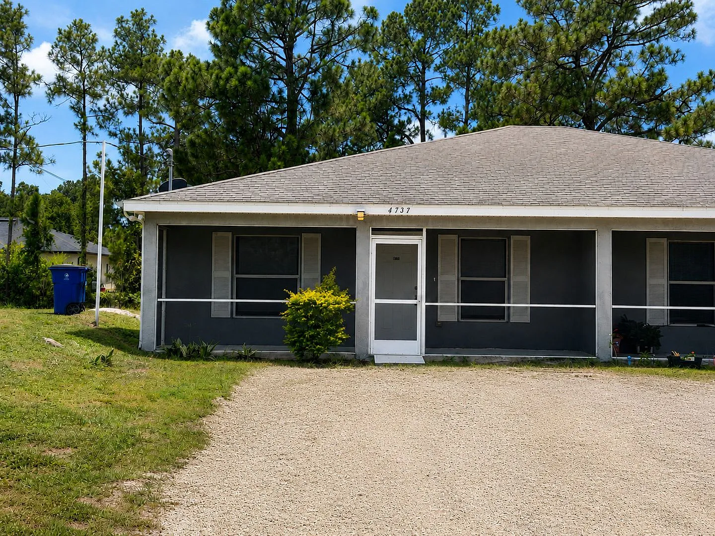Move-In Ready 3/2 Duplex | Lawn Care & Salt Service Included | Free Application!! — Photo 3