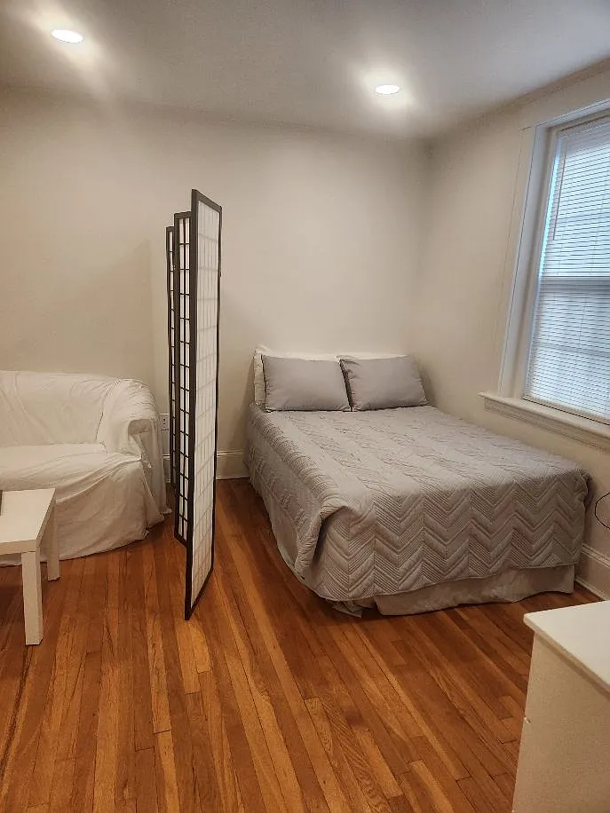 Studio, 400 sqft, $1,750 — Photo 2
