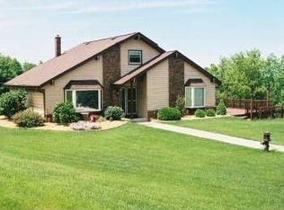 S76W24960 Highland Ct, Waukesha, WI 53189