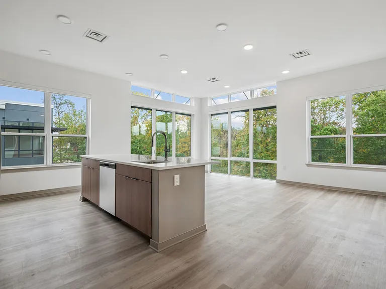 Enclave at Raritan — Photo 33
