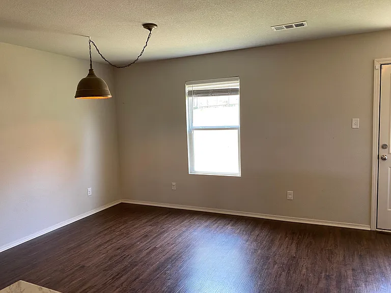 2409 Windy Ln — Photo 8