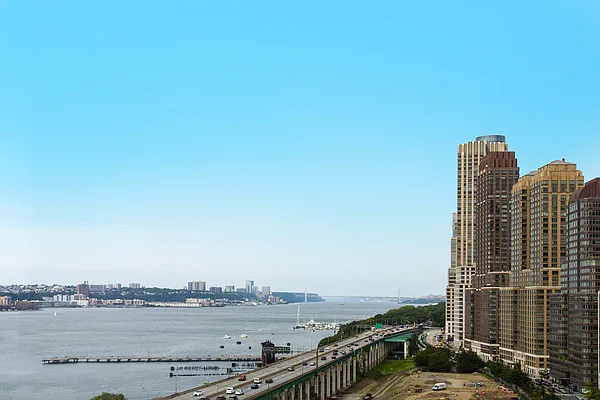 Rented by BLU Real Estate | media 43