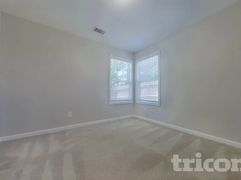 104 Logan Creek Ct — Photo 14