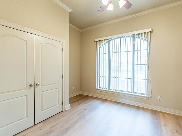 10011 Loveland Ct — Photo 14