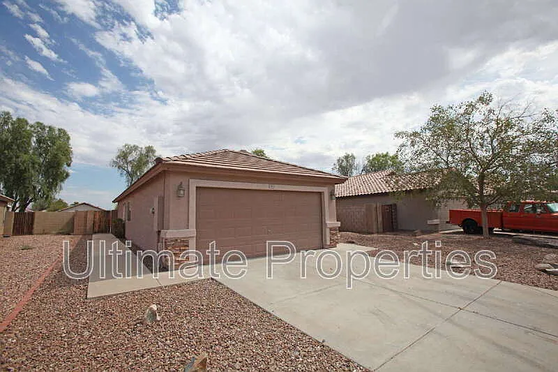 3 bed, 2.0 bath, 1320 sqft, $1,995 — Photo 2